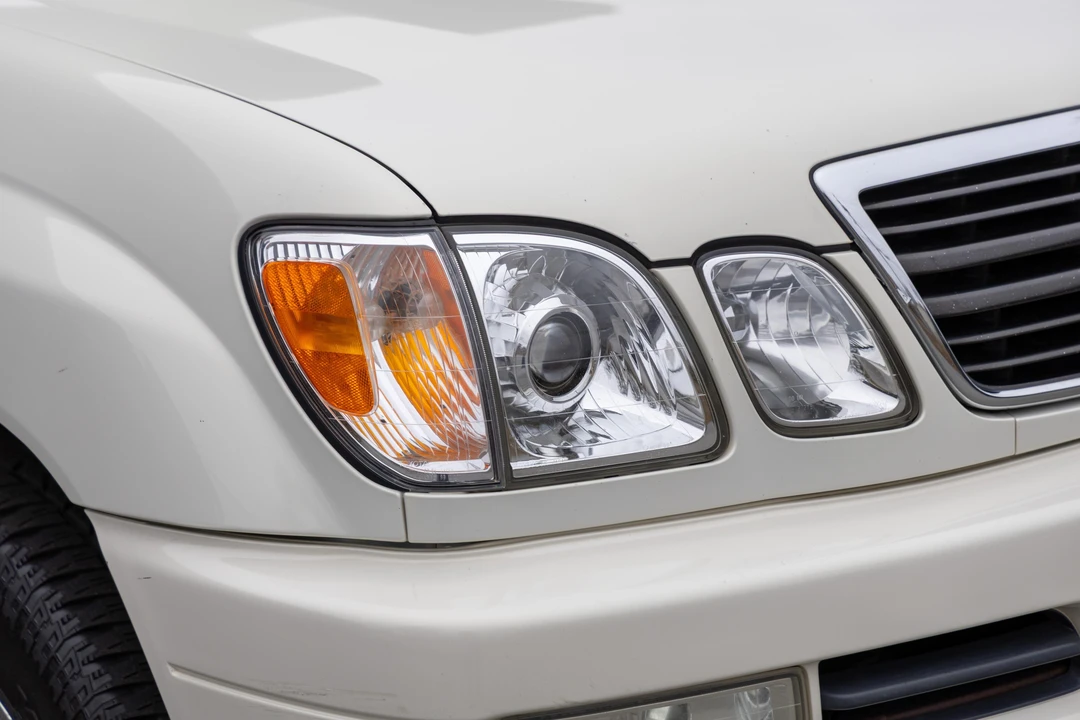 2002 Lexus LX 2nd Gen - Image 20 of 31