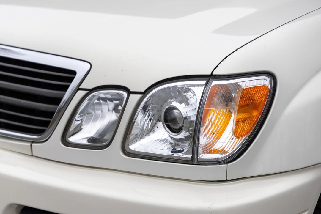 2002 Lexus LX 2nd Gen - Image 22 of 31