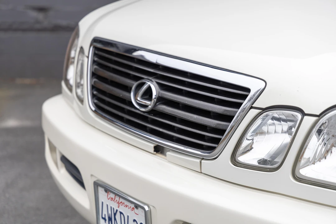 2002 Lexus LX 2nd Gen - Image 21 of 31