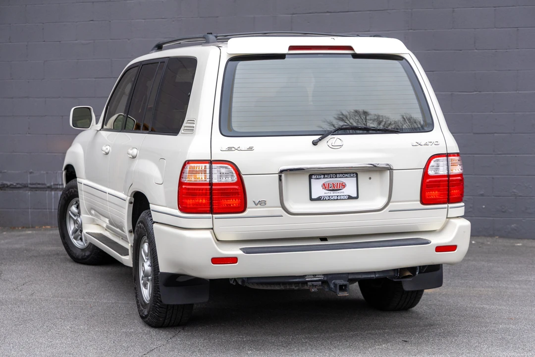 2002 Lexus LX 2nd Gen - Image 13 of 31