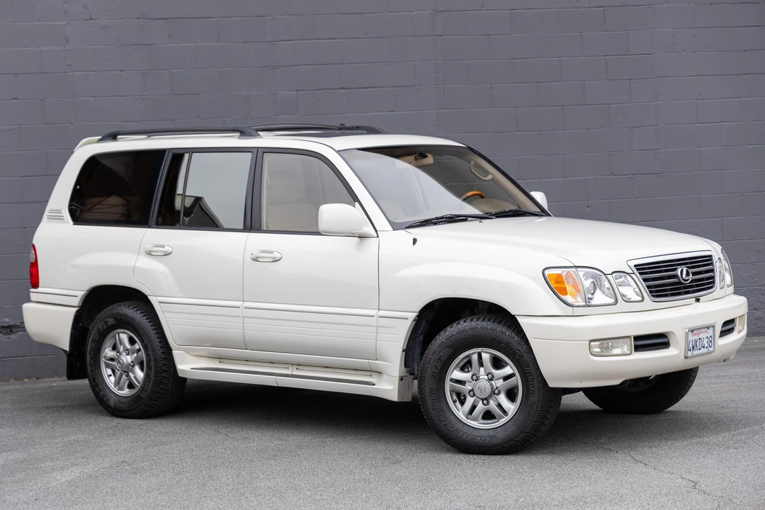 2002 Lexus LX 2nd Gen - Image 16 of 31
