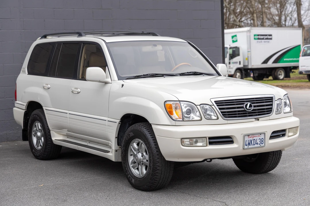 2002 Lexus LX 2nd Gen - Image 18 of 31