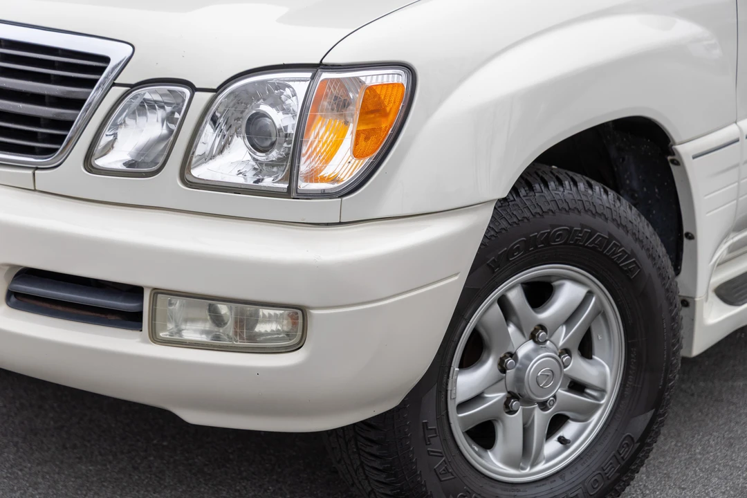 2002 Lexus LX 2nd Gen - Image 23 of 31