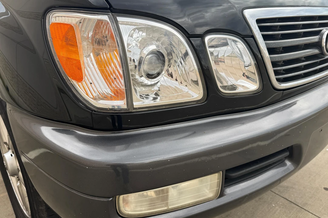 2002 Lexus LX 2nd Gen - Image 9 of 31