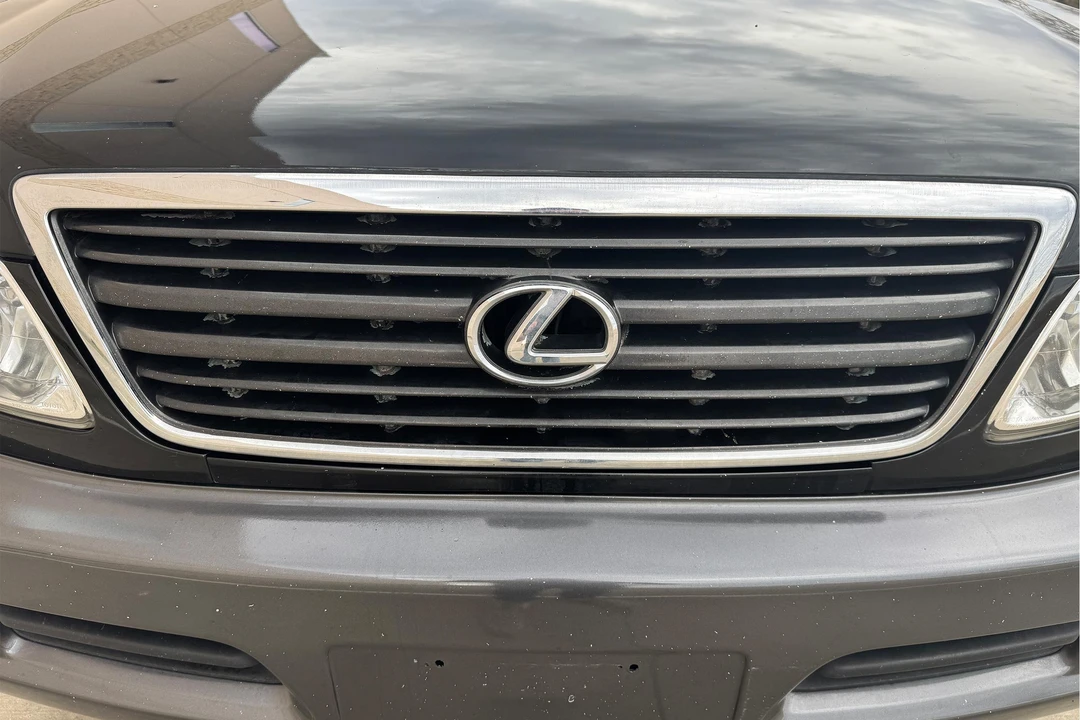 2002 Lexus LX 2nd Gen - Image 10 of 31