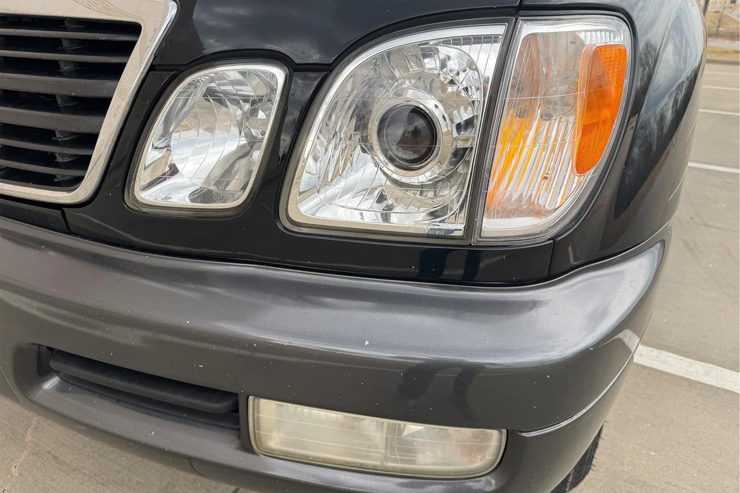 2002 Lexus LX 2nd Gen - Image 11 of 31
