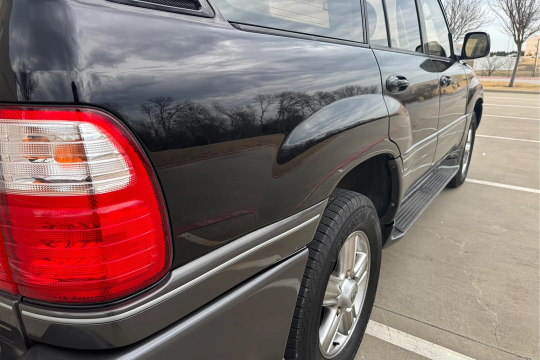 2002 Lexus LX 2nd Gen - Image 19 of 31