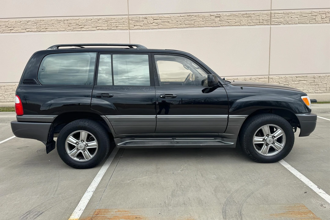 2002 Lexus LX 2nd Gen - Image 8 of 31