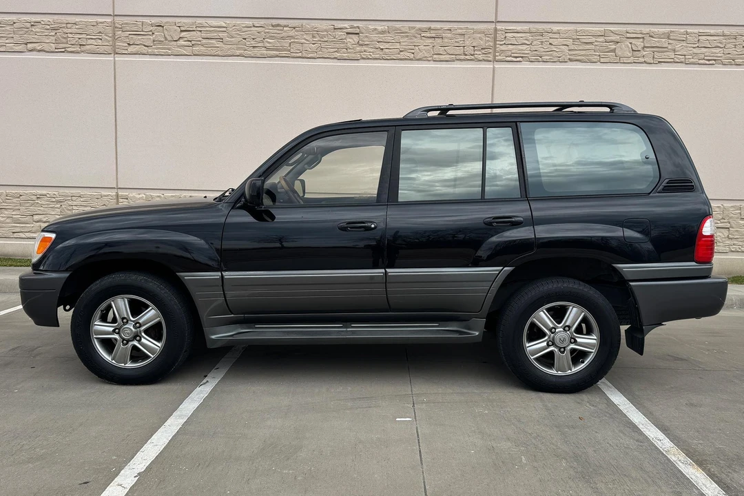 2002 Lexus LX 2nd Gen - Image 3 of 31