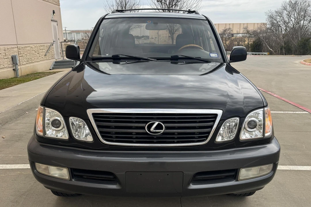 2002 Lexus LX 2nd Gen - Image 2 of 31