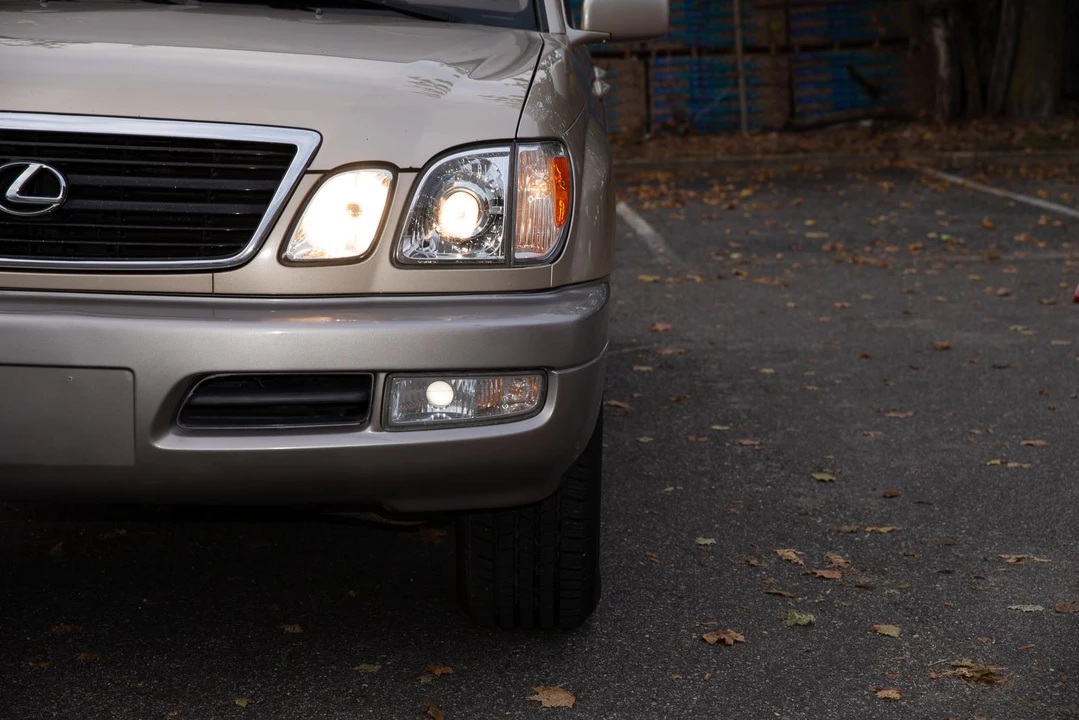 2002 Lexus LX 2nd Gen - Image 22 of 31