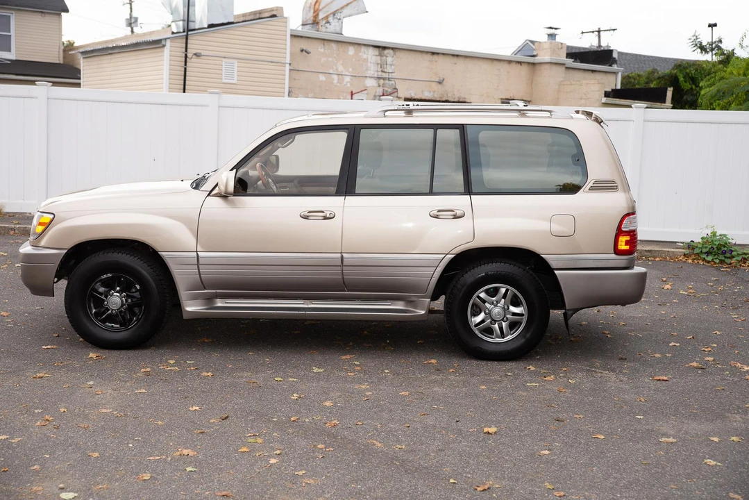 2002 Lexus LX 2nd Gen - Image 8 of 31