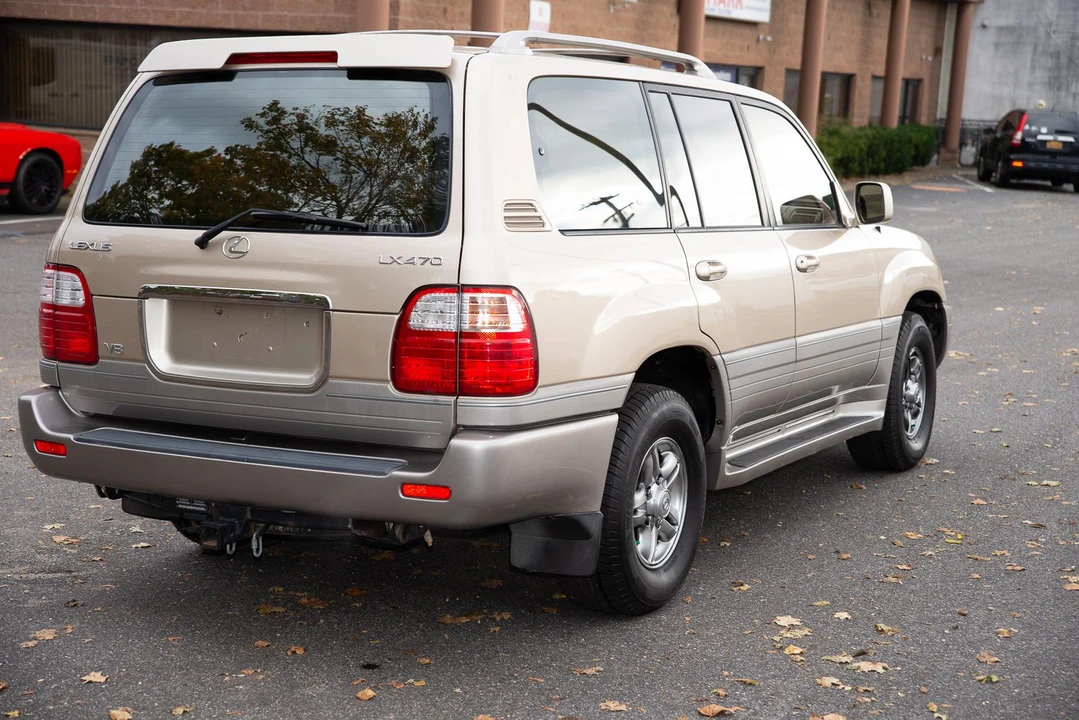 2002 Lexus LX 2nd Gen - Image 11 of 31