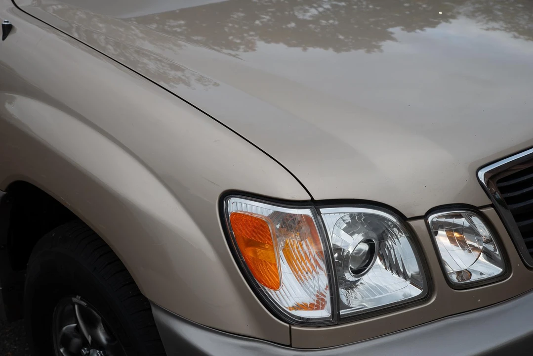 2002 Lexus LX 2nd Gen - Image 15 of 31