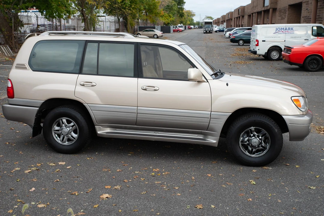 2002 Lexus LX 2nd Gen - Image 13 of 31