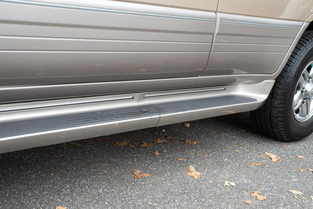 2002 Lexus LX 2nd Gen - Image 26 of 31