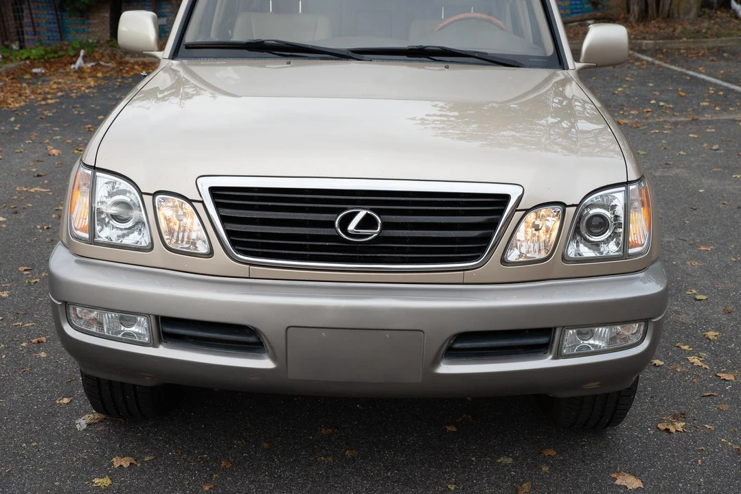 2002 Lexus LX 2nd Gen - Image 18 of 31