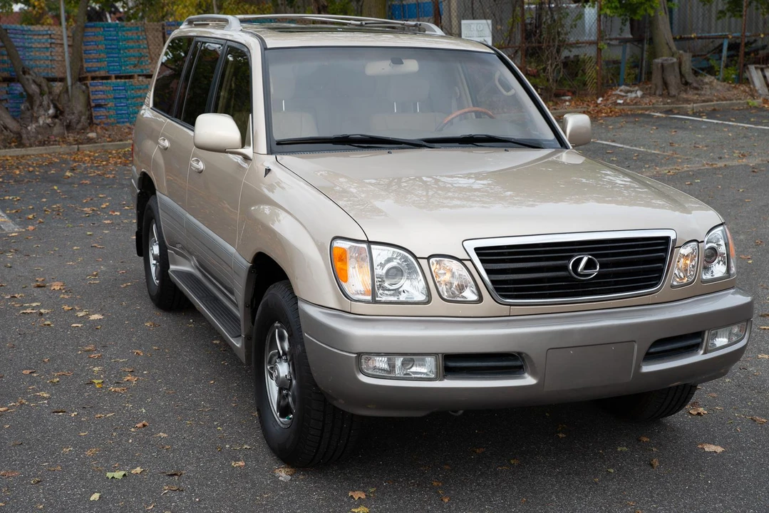 2002 Lexus LX 2nd Gen - Image 14 of 31
