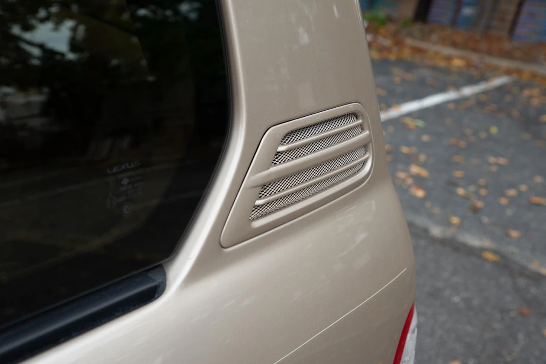 2002 Lexus LX 2nd Gen - Image 27 of 31
