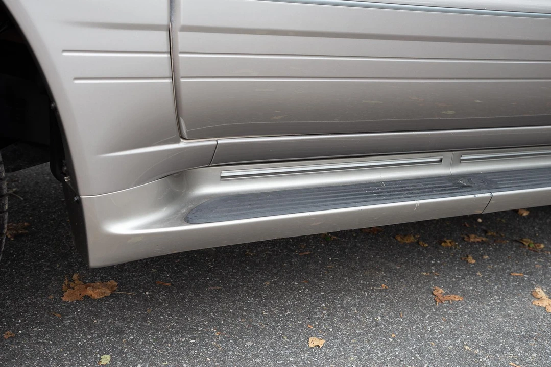 2002 Lexus LX 2nd Gen - Image 25 of 31