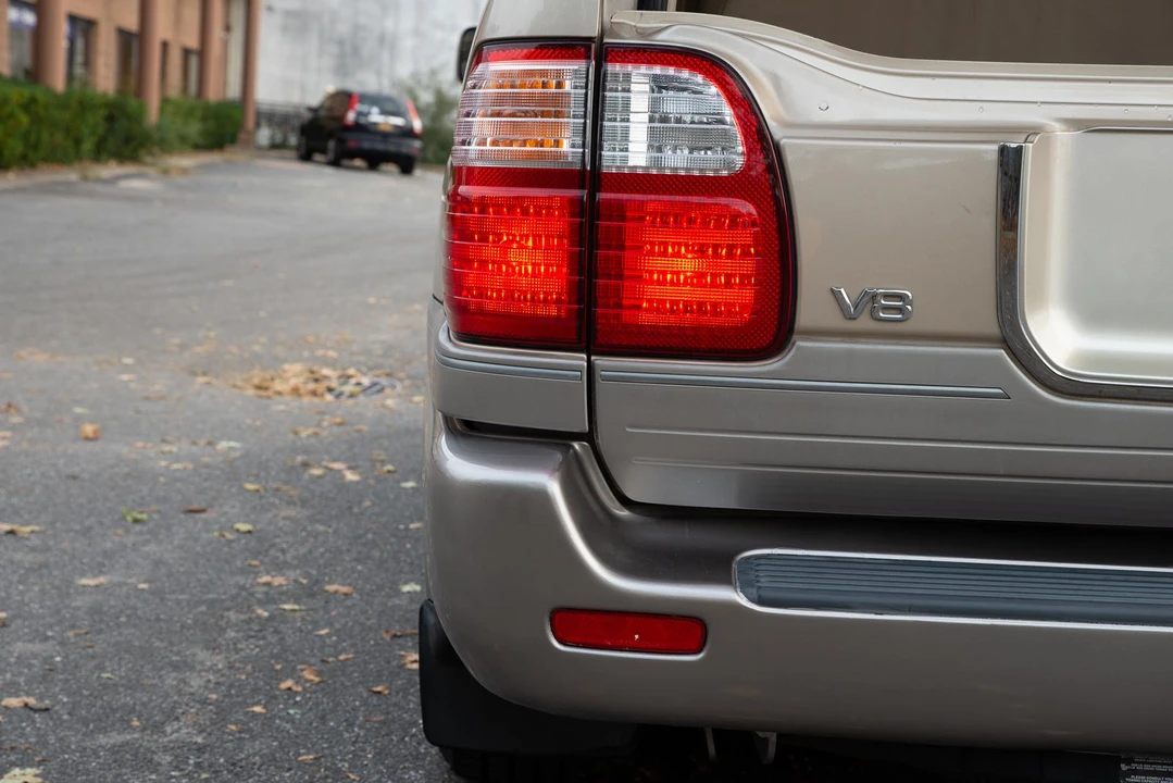 2002 Lexus LX 2nd Gen - Image 29 of 31