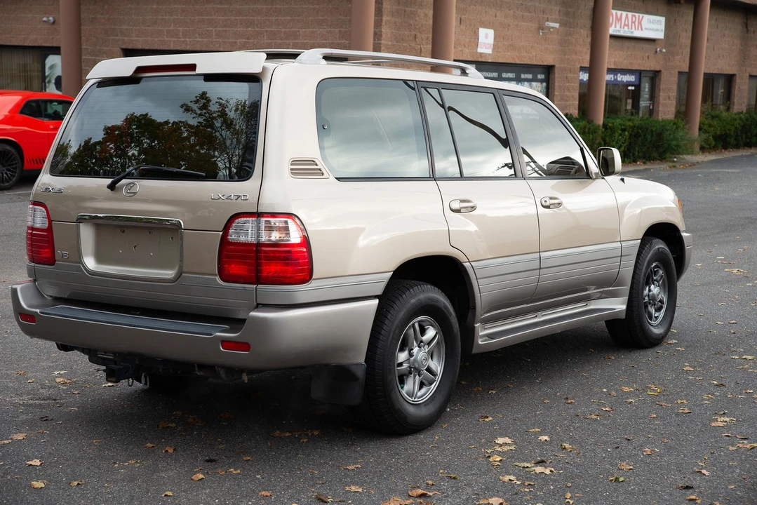 2002 Lexus LX 2nd Gen - Image 12 of 31