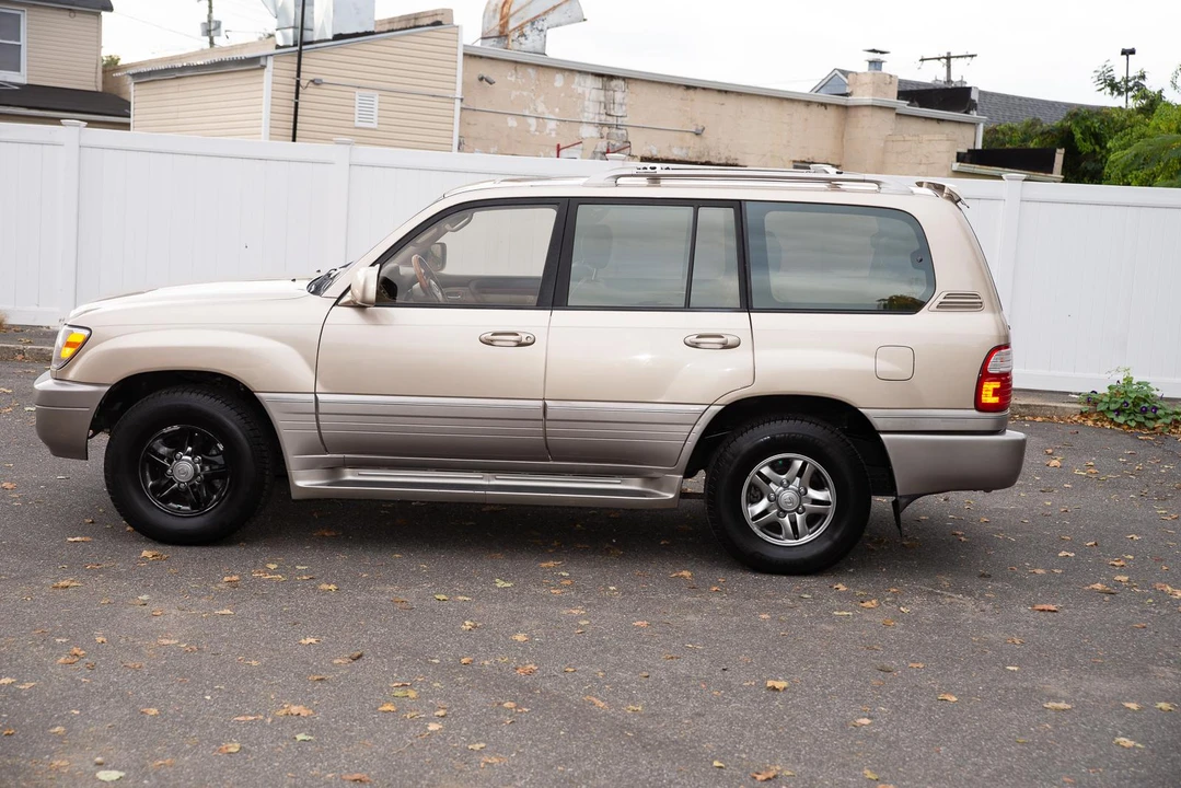2002 Lexus LX 2nd Gen - Image 7 of 31