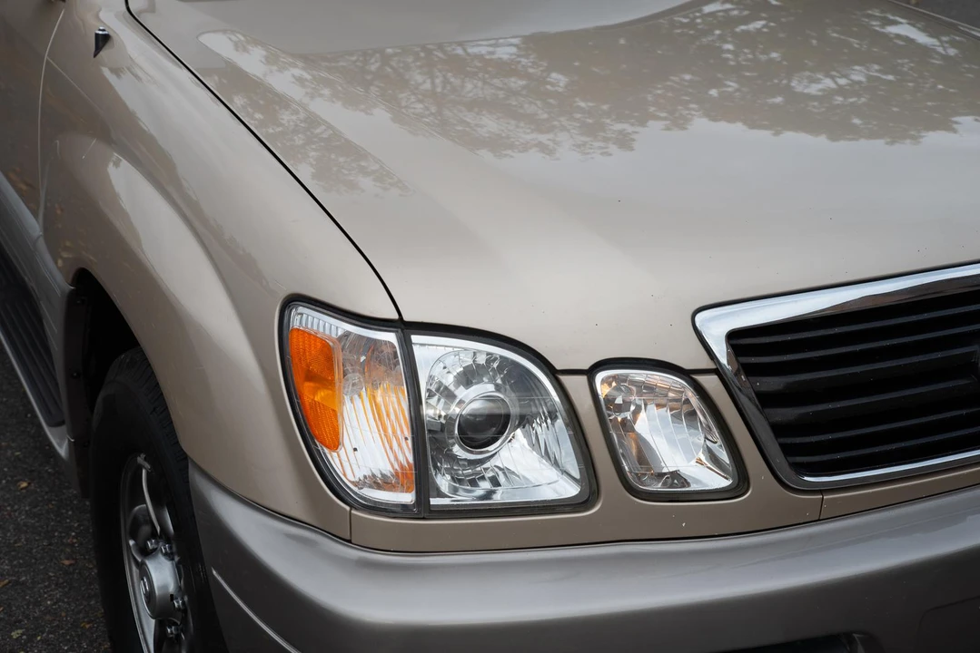 2002 Lexus LX 2nd Gen - Image 16 of 31