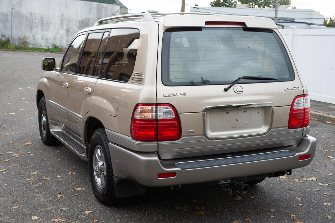 2002 Lexus LX 2nd Gen - Image 10 of 31