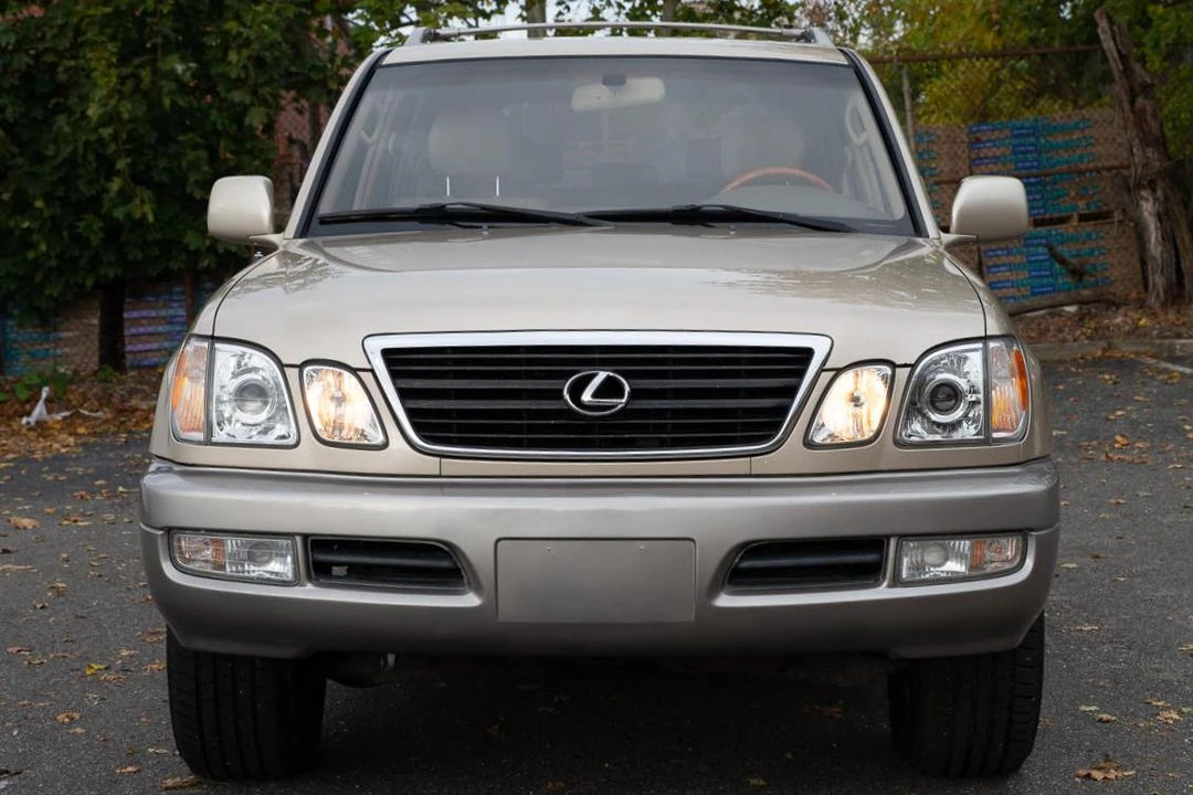 2002 Lexus LX 2nd Gen - Image 2 of 31