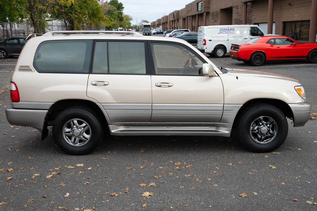 2002 Lexus LX 2nd Gen - Image 3 of 31