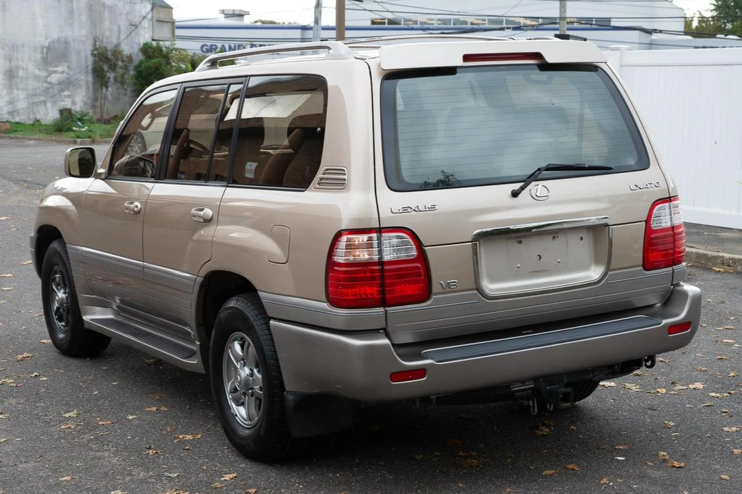 2002 Lexus LX 2nd Gen - Image 4 of 31