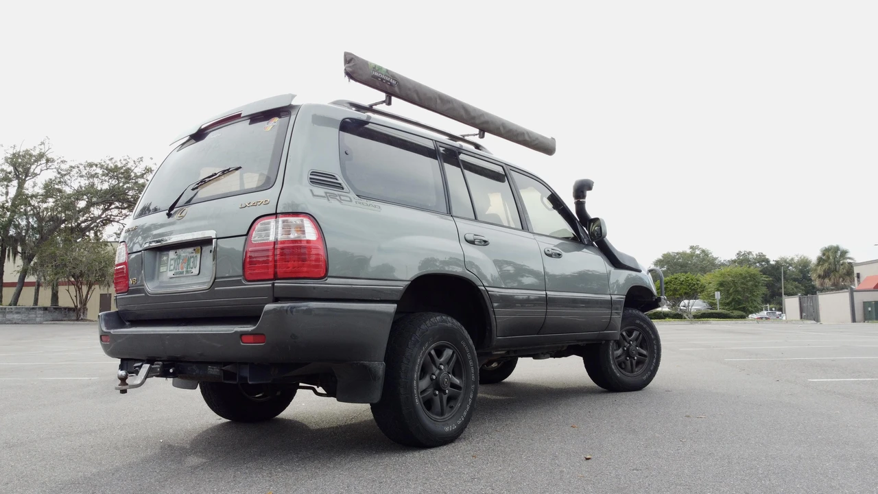 2002 Lexus LX 2nd Gen - Image 16 of 27