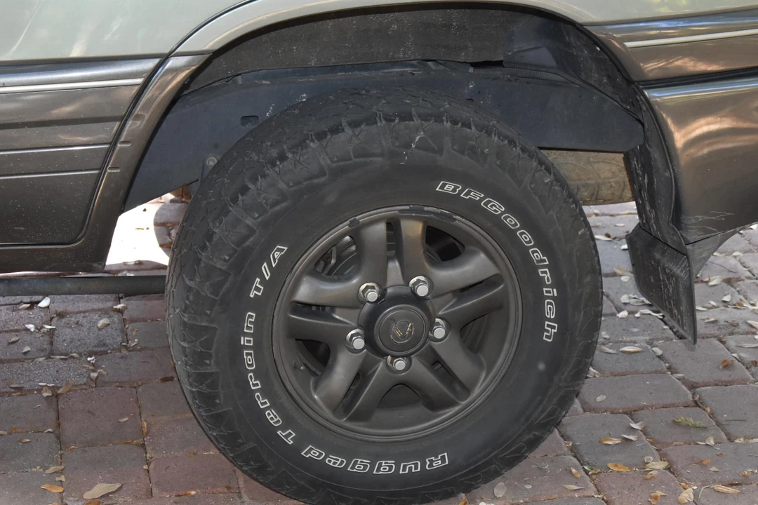 2002 Lexus LX 2nd Gen - Image 21 of 27