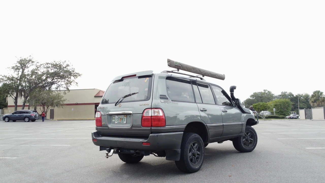 2002 Lexus LX 2nd Gen - Image 15 of 27