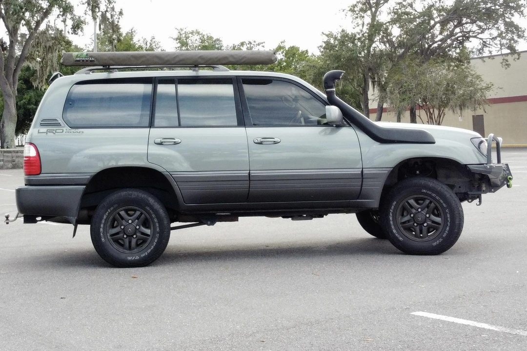 2002 Lexus LX 2nd Gen - Image 3 of 27