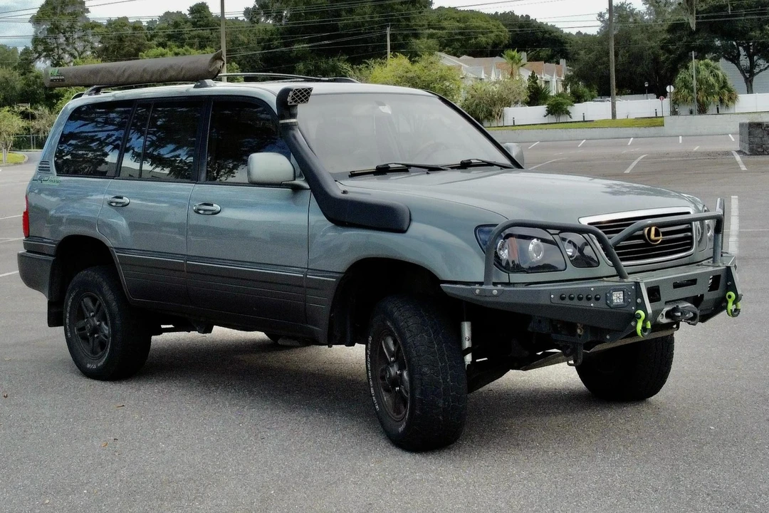 2002 Lexus LX 2nd Gen - Image 19 of 27
