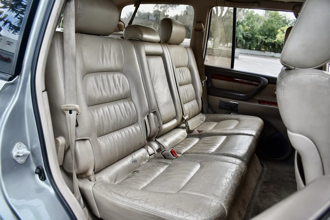 2002 Lexus LX 2nd Gen - Image 26 of 27
