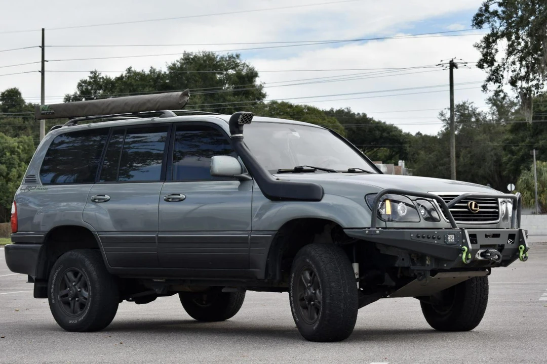 2002 Lexus LX 2nd Gen - Image 18 of 27