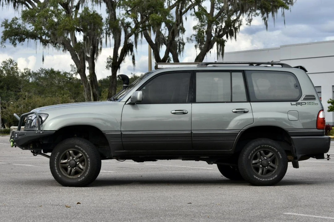 2002 Lexus LX 2nd Gen - Image 10 of 27