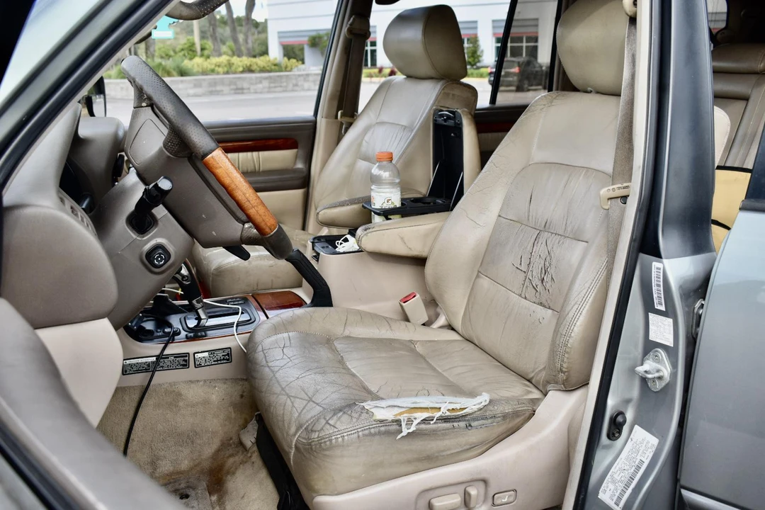 2002 Lexus LX 2nd Gen - Image 25 of 27
