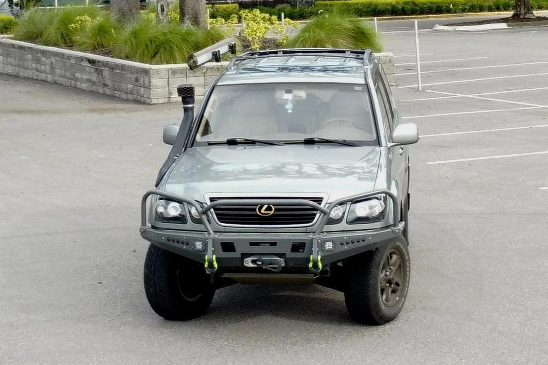 2002 Lexus LX 2nd Gen - Image 6 of 27