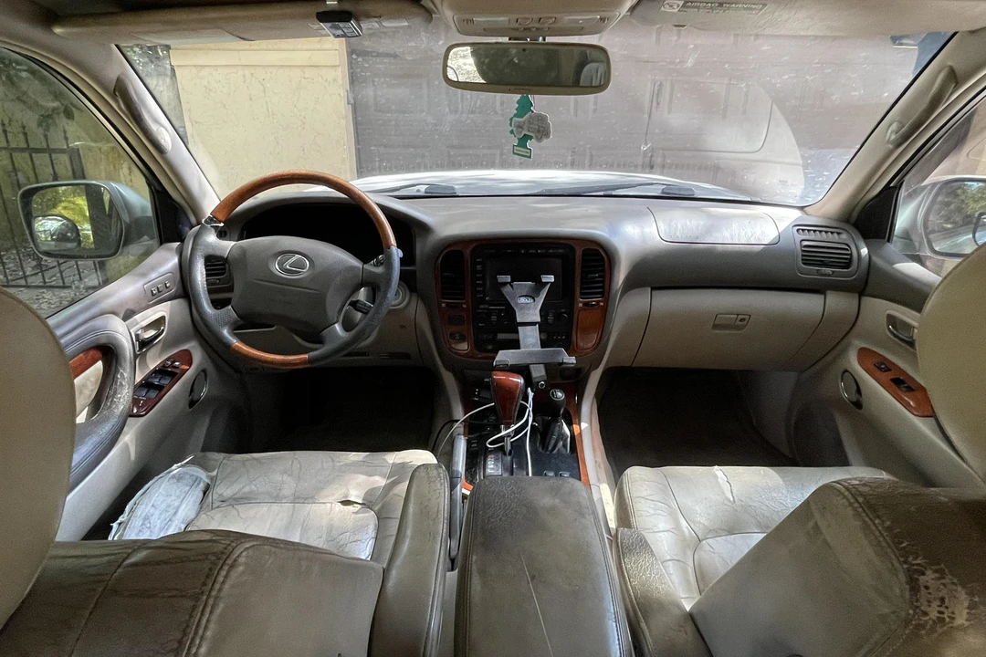 2002 Lexus LX 2nd Gen - Image 24 of 27