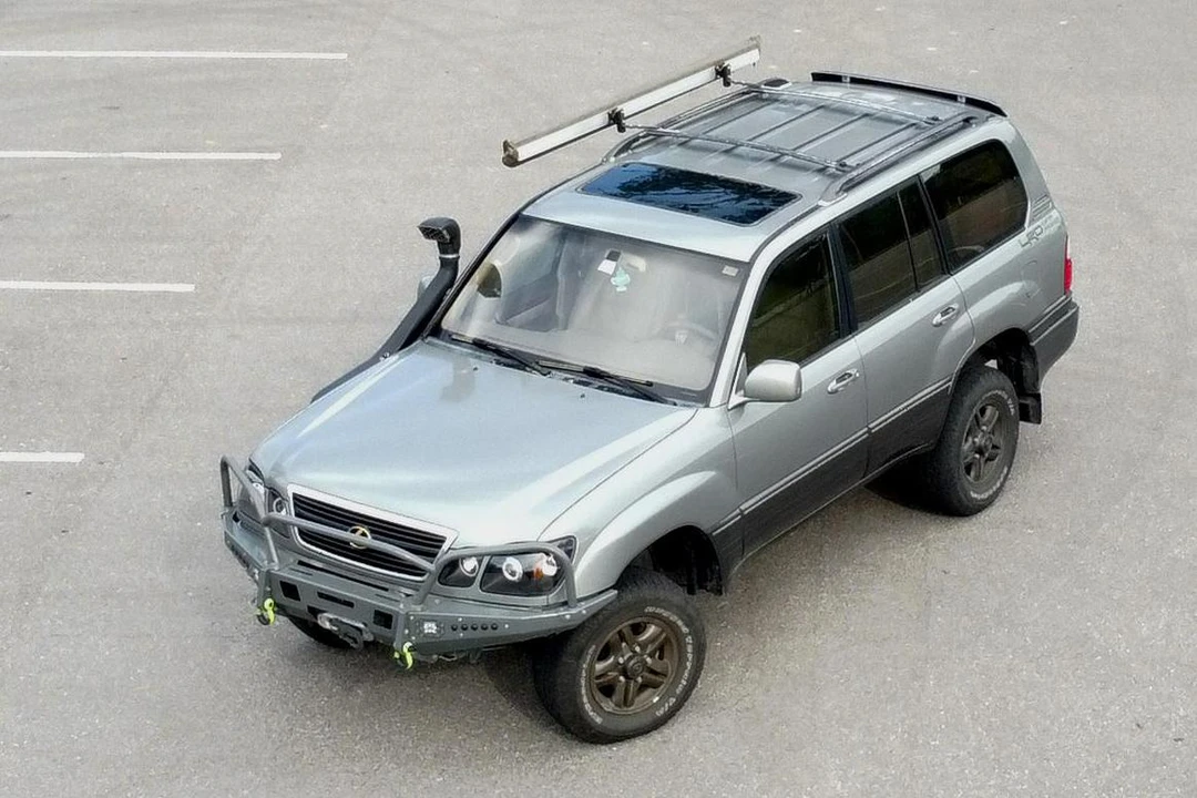 2002 Lexus LX 2nd Gen - Image 8 of 27