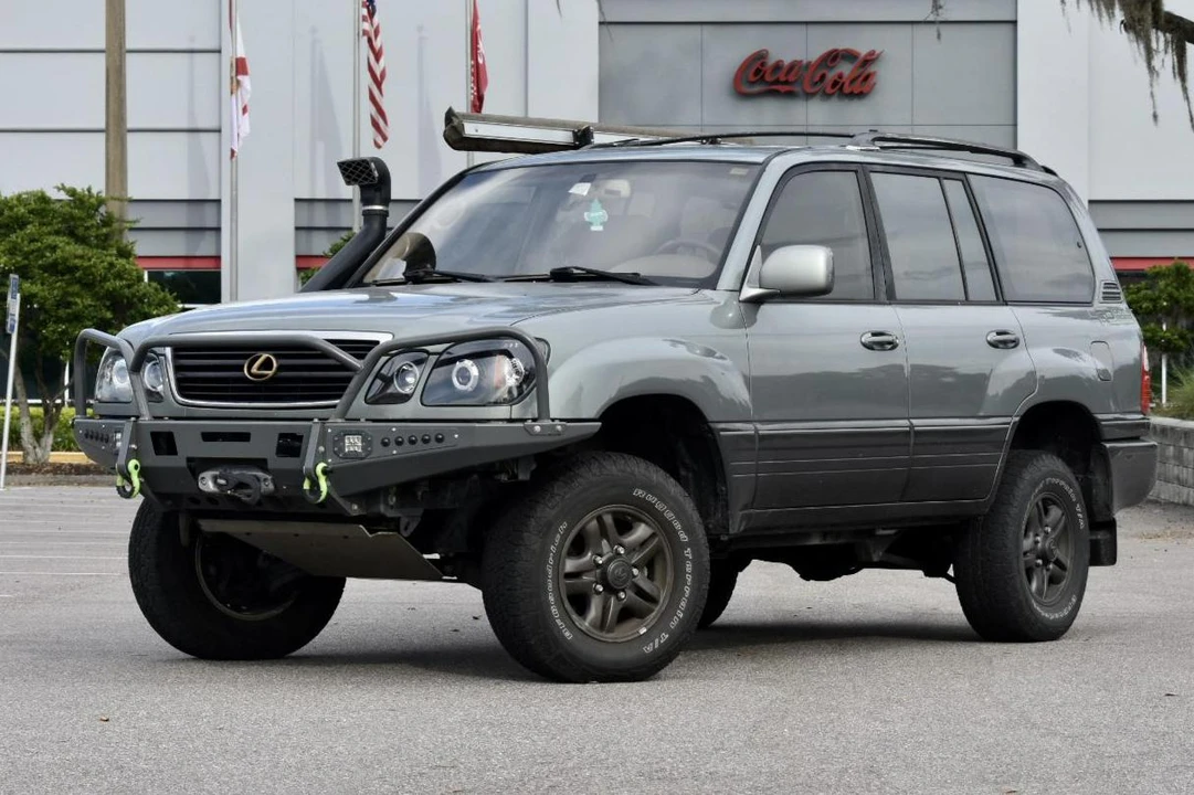 2002 Lexus LX 2nd Gen - Image 9 of 27
