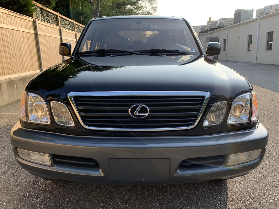 2002 Lexus LX 2nd Gen - Image 2 of 31