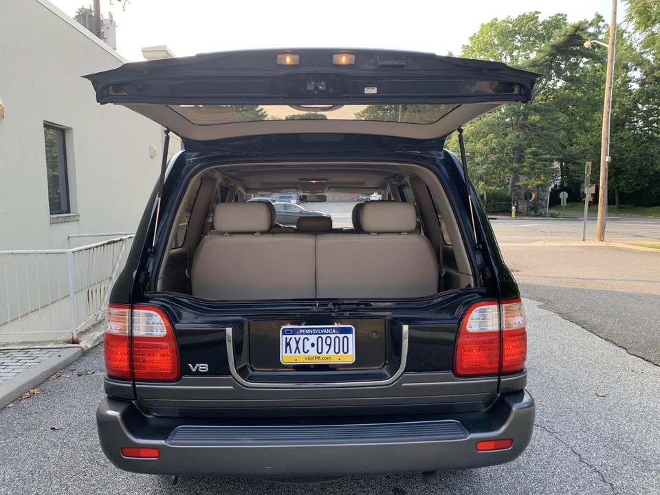 2002 Lexus LX 2nd Gen - Image 10 of 31