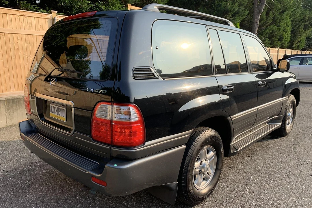 2002 Lexus LX 2nd Gen - Image 11 of 31