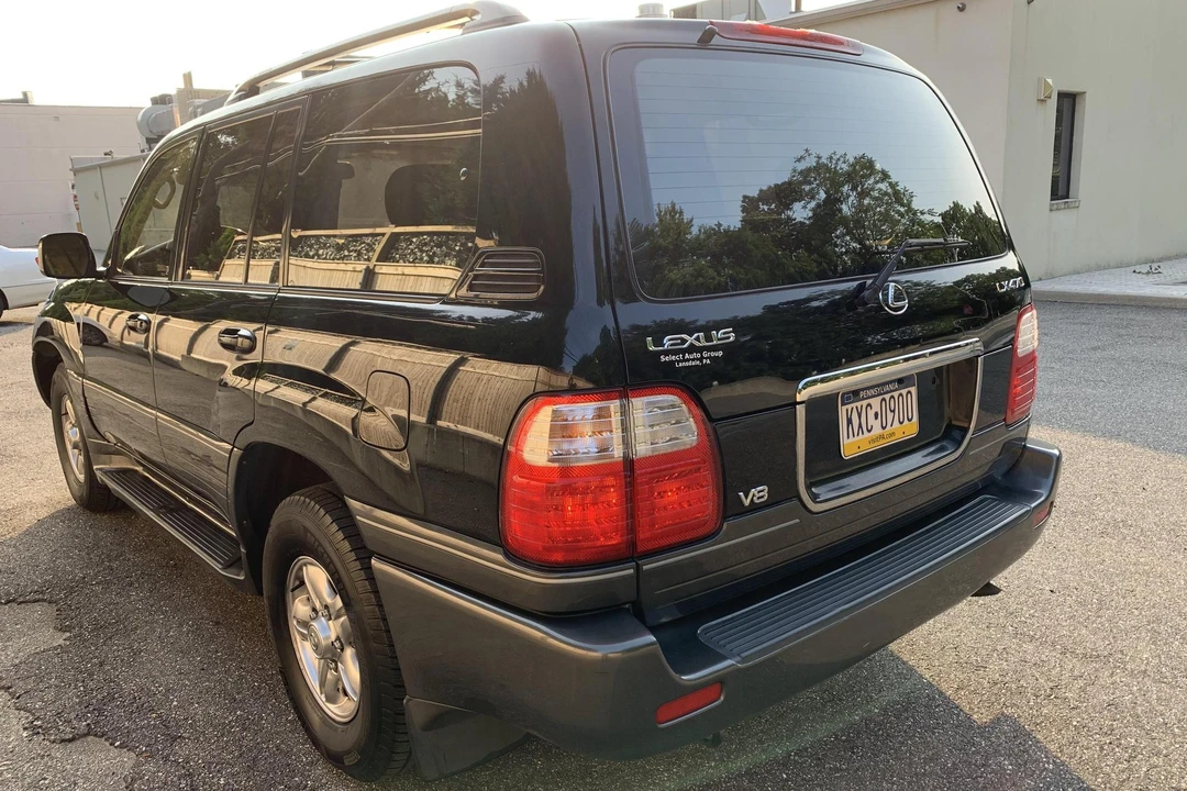 2002 Lexus LX 2nd Gen - Image 4 of 31