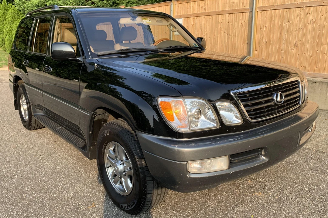 2002 Lexus LX 2nd Gen - Image 15 of 31